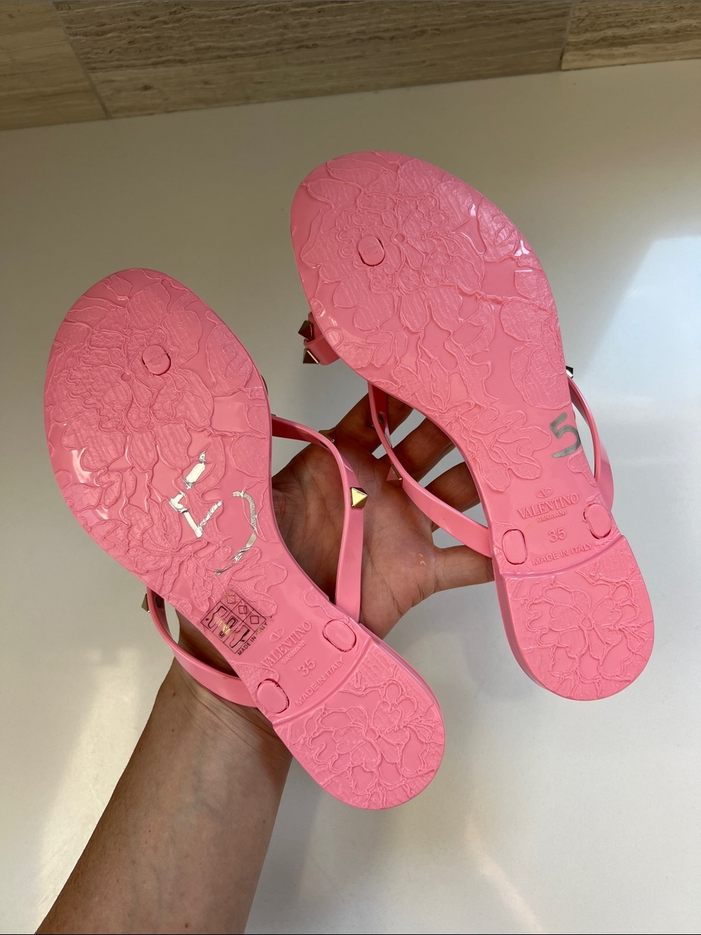 Valentino Garavani light pink rockstud jelly bow sandals flip flops 35 - Picture 13 of 13